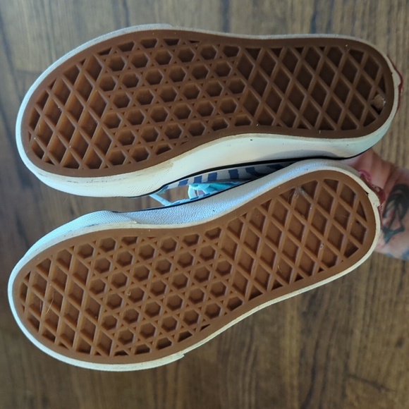 Little Kids Minnie and Mickey Disney High-Top Vans, Size 10.5 - Picture 4 of 5